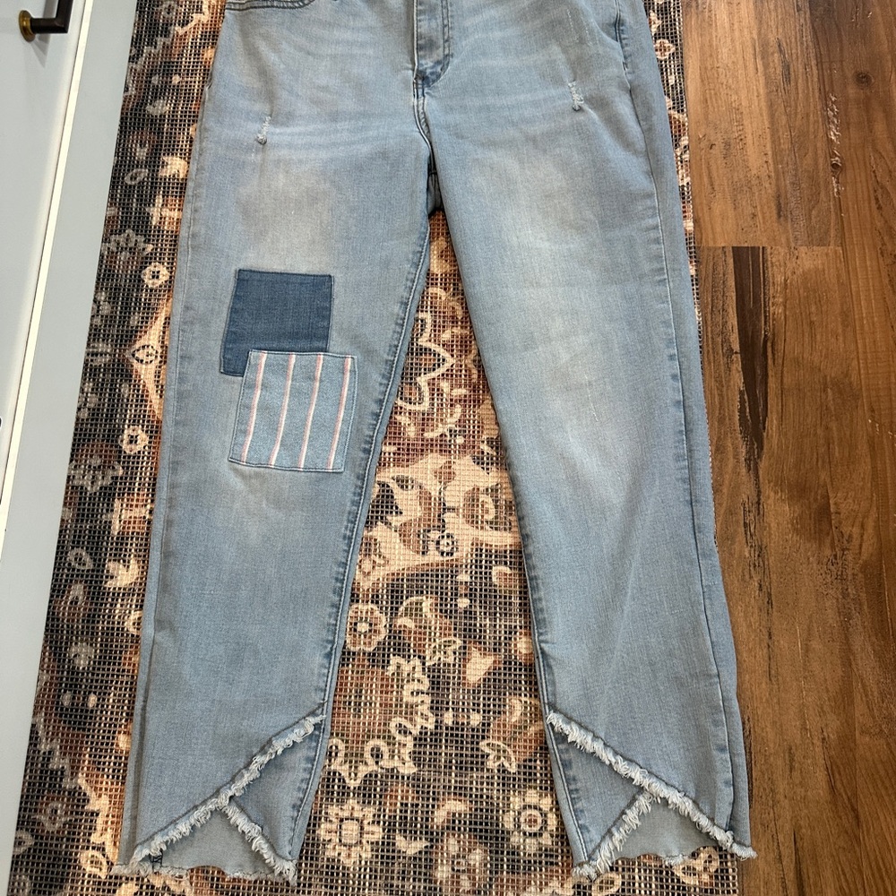Luna Nora Light Blue Patchwork Jeans with Frayed Hem crop sz 16